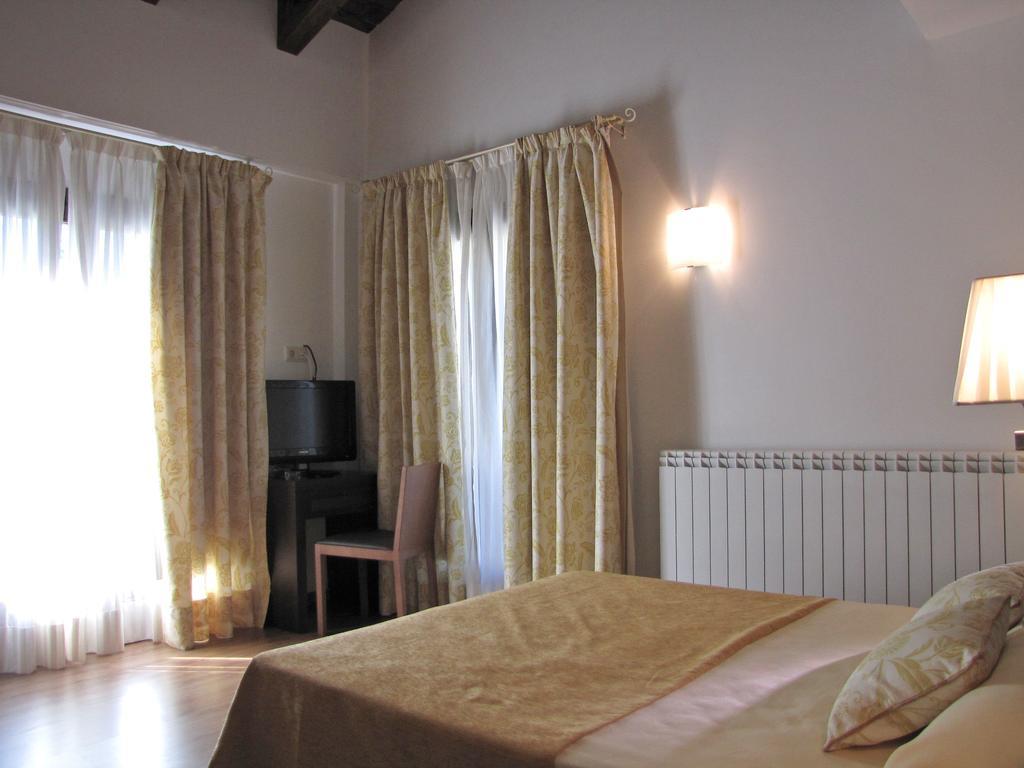 Hotel Sesue Бенаске Экстерьер фото