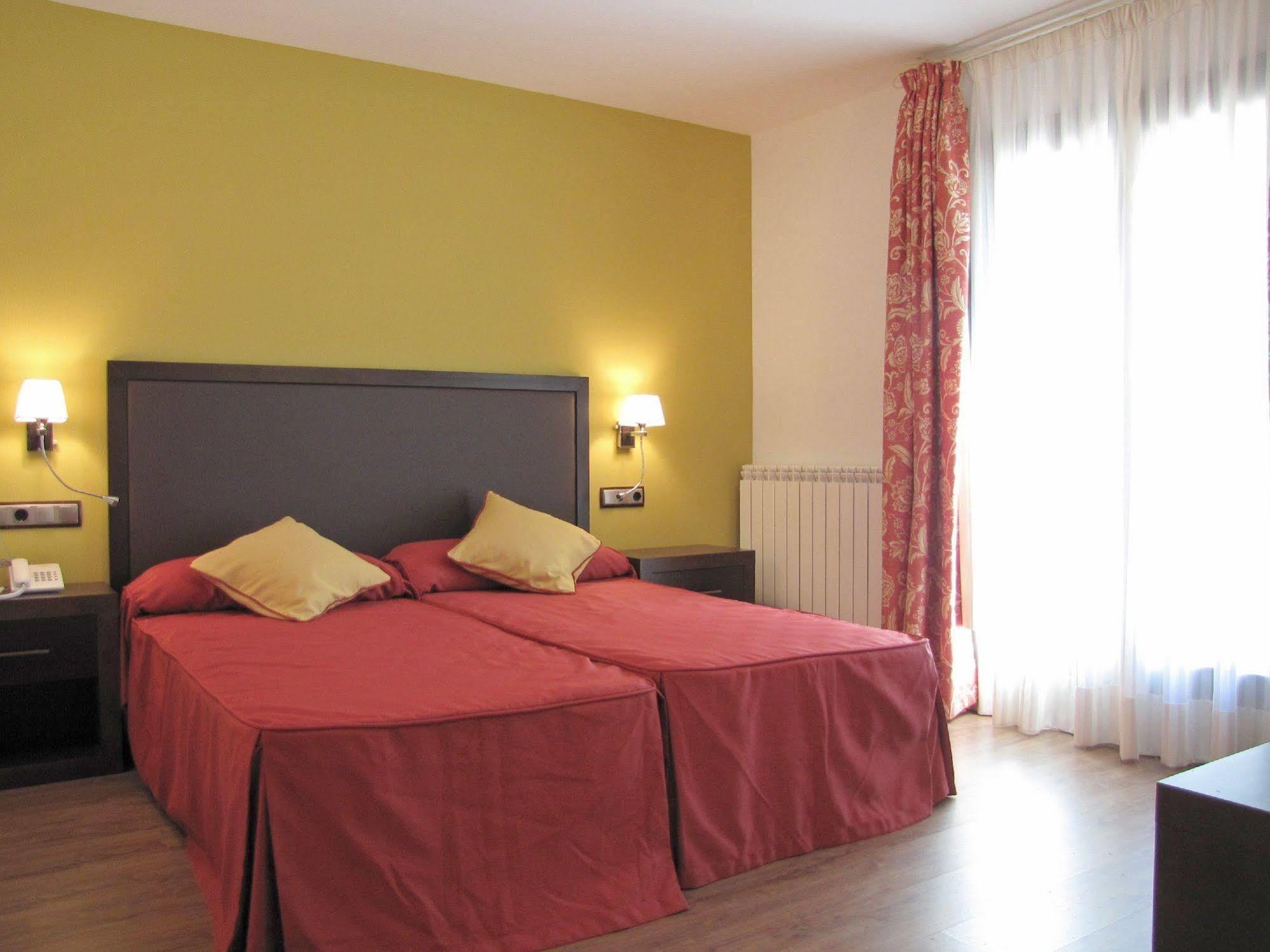 Hotel Sesue Бенаске Экстерьер фото